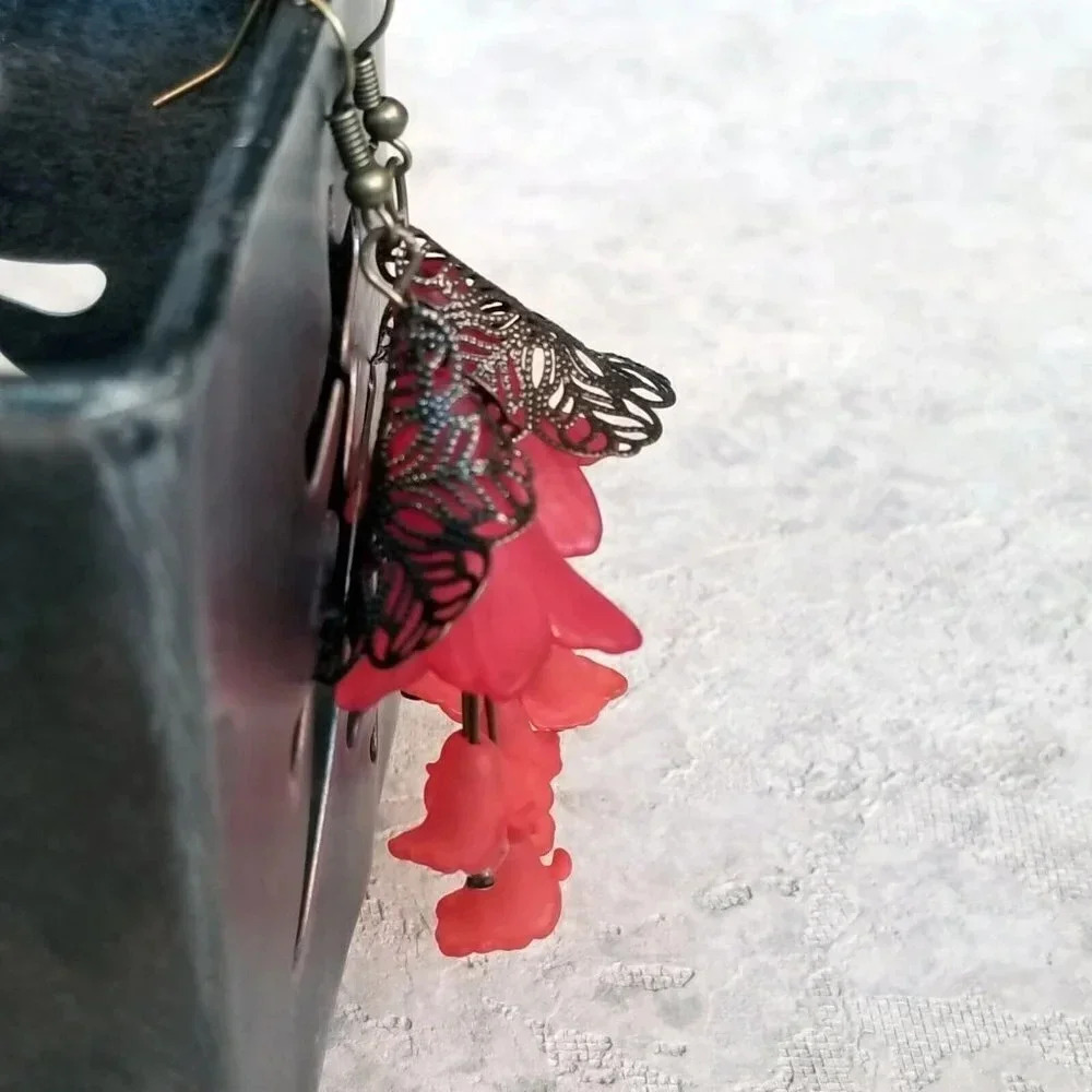 Edgy Shades of Red Matte Lucite Flowers Bronze Filigree Victorian Earrings - Picture 4 of 5